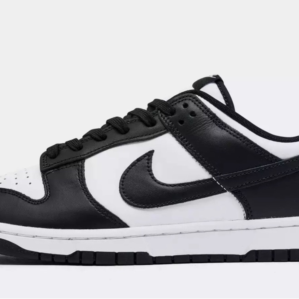 Nike Black and White Women's Sneakers